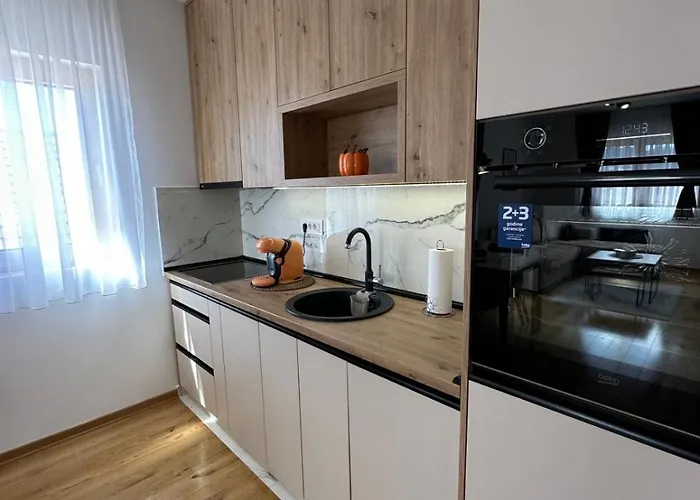 Nit アパート ズラティボール